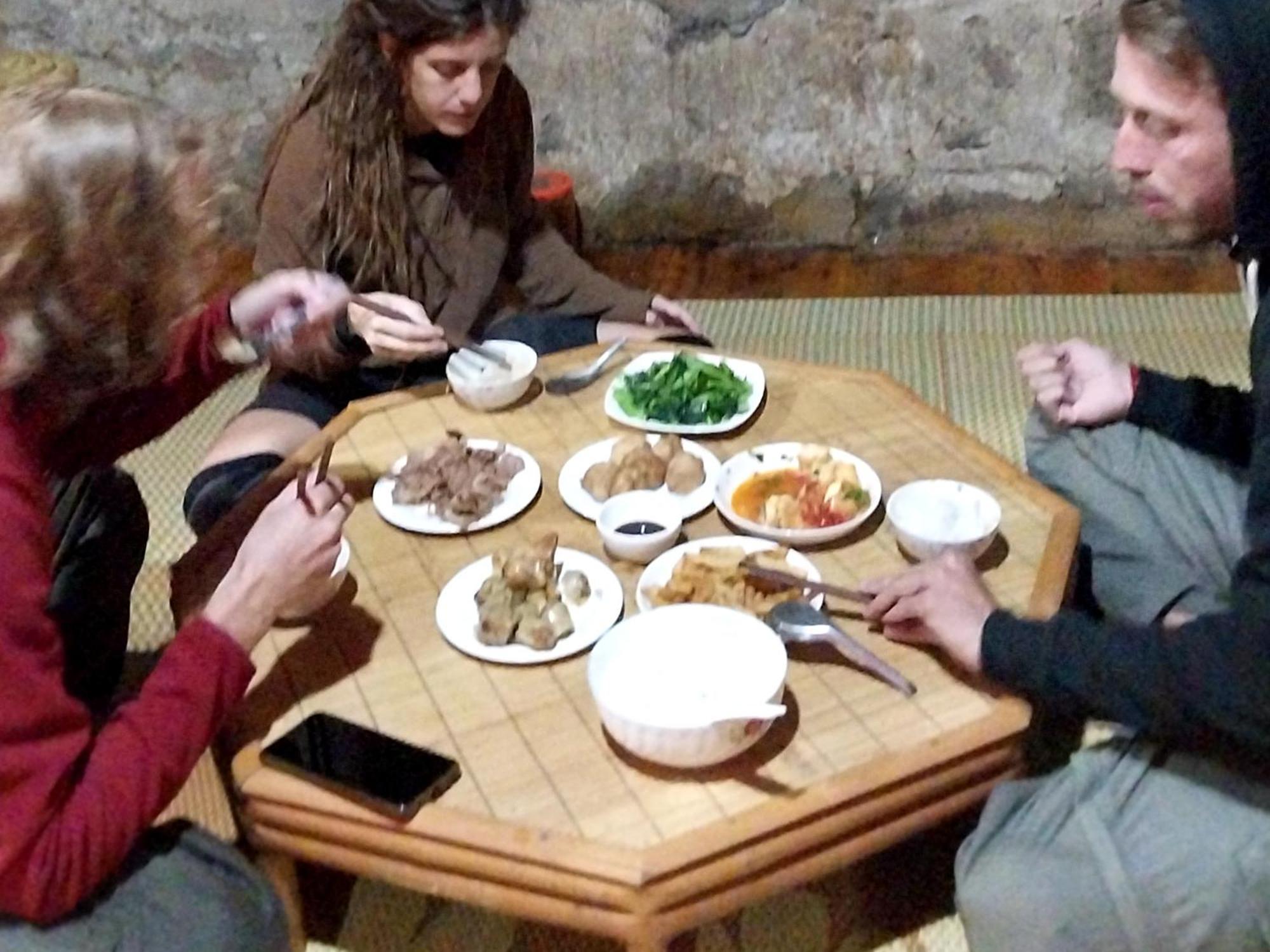 Trieu Hoan Homestay カオバン エクステリア 写真
