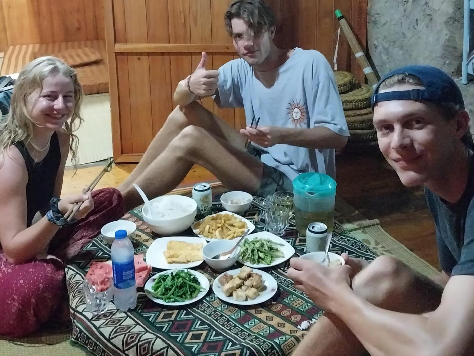 Trieu Hoan Homestay カオバン エクステリア 写真