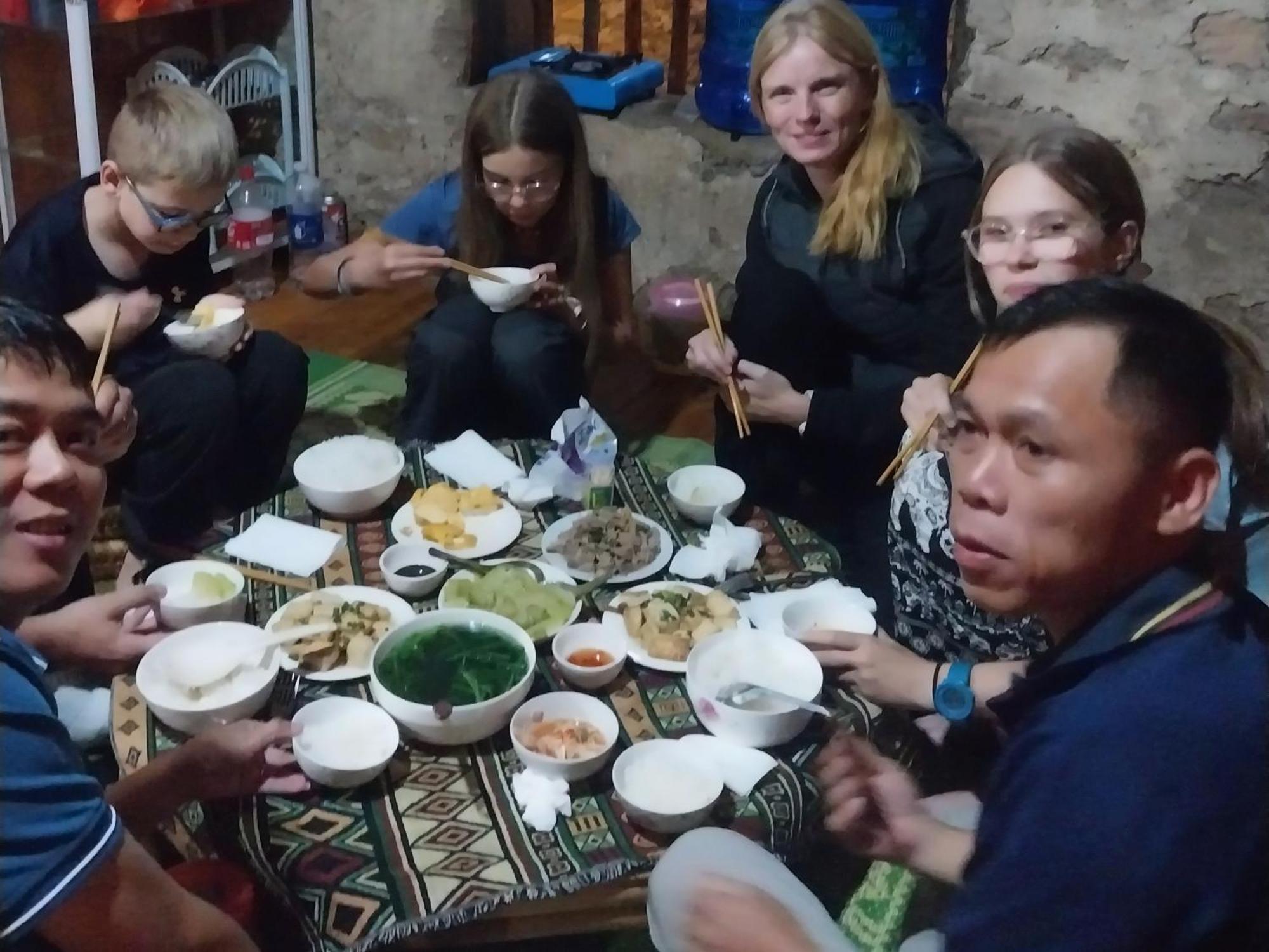 Trieu Hoan Homestay カオバン エクステリア 写真